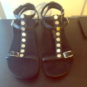 Vionic - Leather multi-strap sandals- size 11